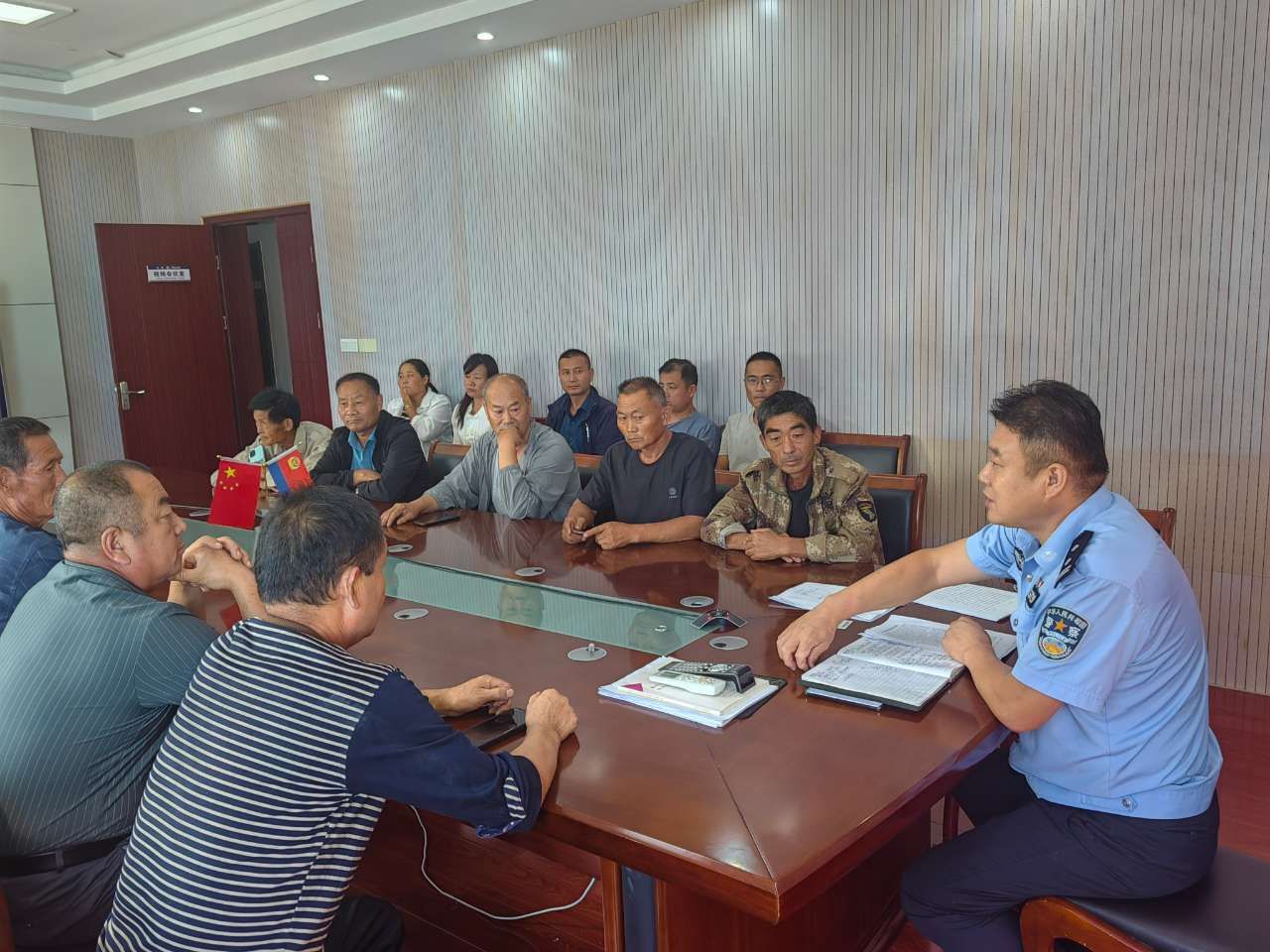 新桥派出所开展《打击整治网络谣言线下普法宣传主题活动》