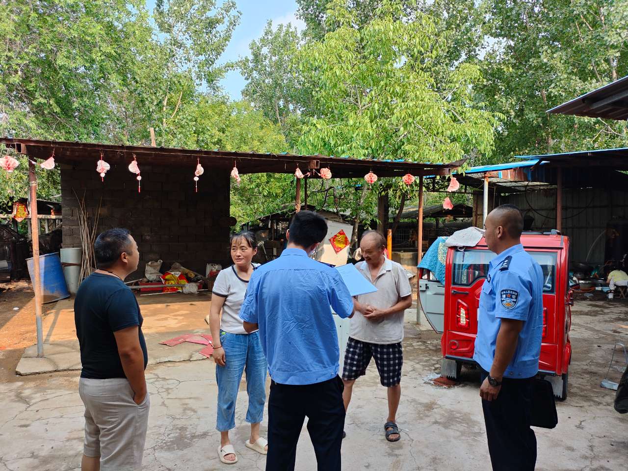 李官派出所深入乡村开展打击整治网络谣言宣传活动